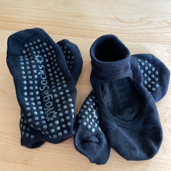 🌙3 FOR $20 
Yoga grip socks 2 pairs - size 6-9 women - Picture 1 of 1